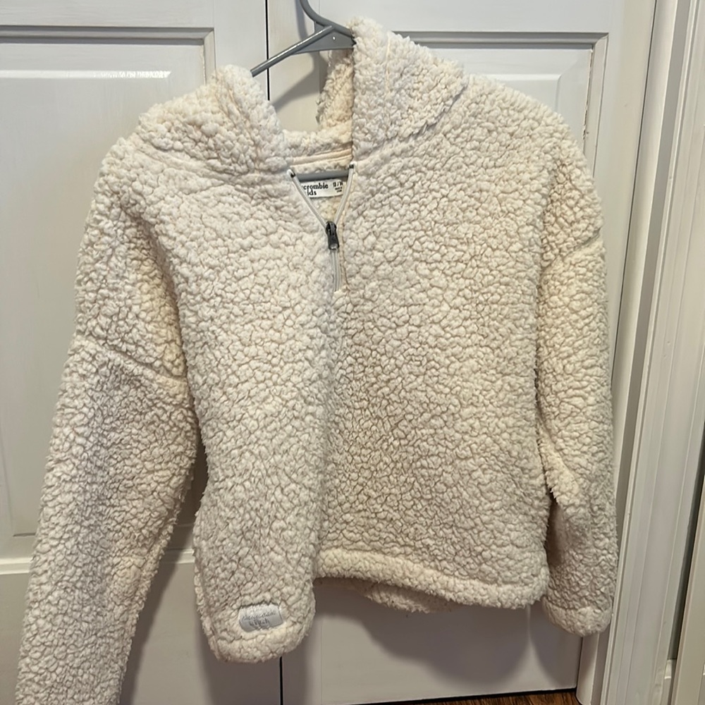 Abercrombie kids white Sherpa quarter zip size 13/14